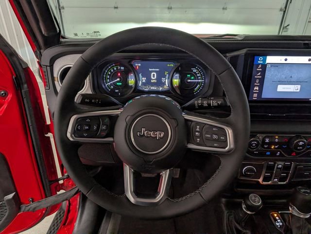 Used 2025 Jeep Wrangler Unlimited Sahara AWD/4WD image 15