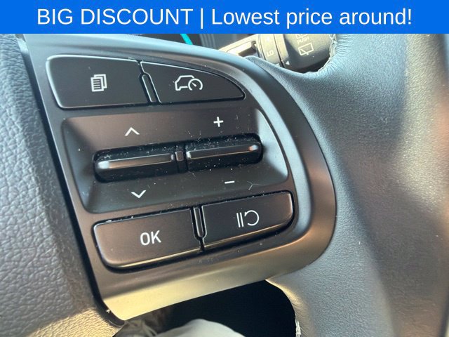 Used 2025 Hyundai Venue SEL FWD image 42