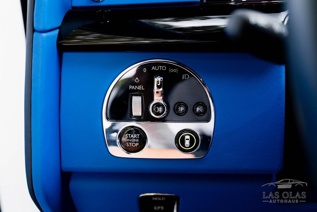Used 2024 Rolls-Royce Phantom Sedan RWD image 30