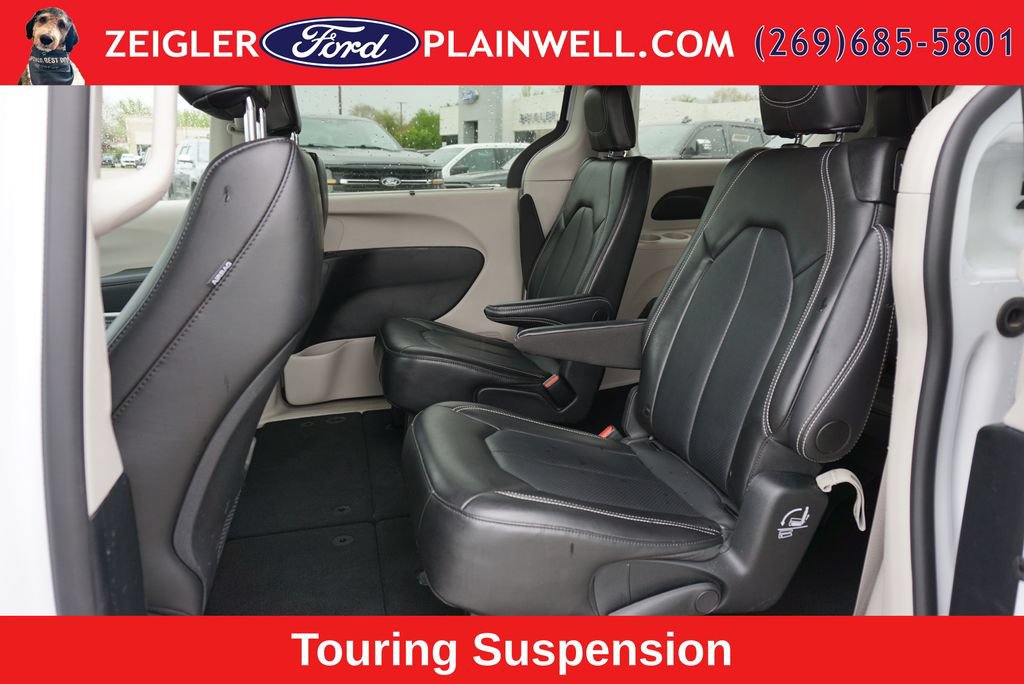 Used 2024 Chrysler Pacifica Touring-L FWD image 12