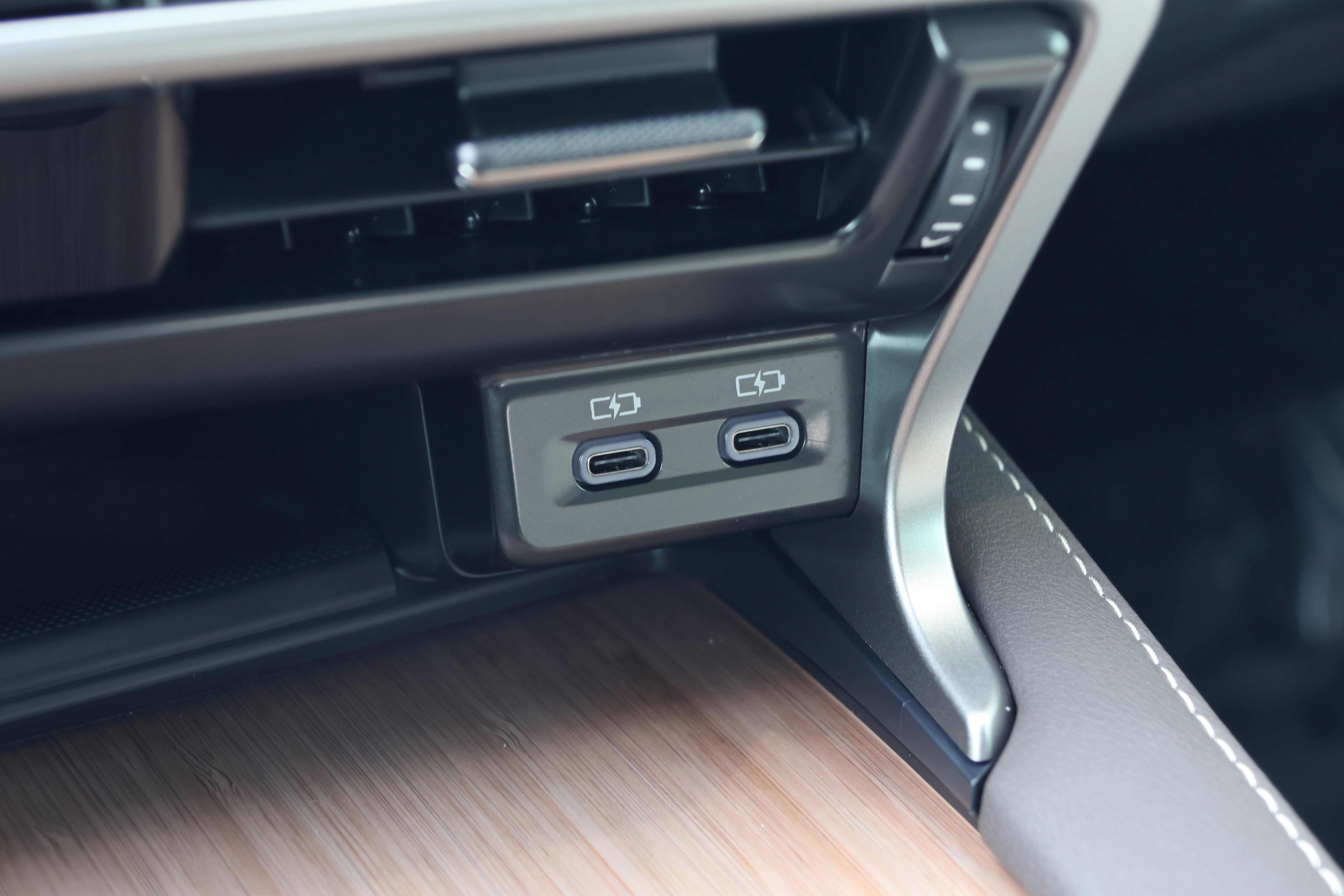 Certified 2025 Lexus RX 450h AWD w/ Convenience Package image 29