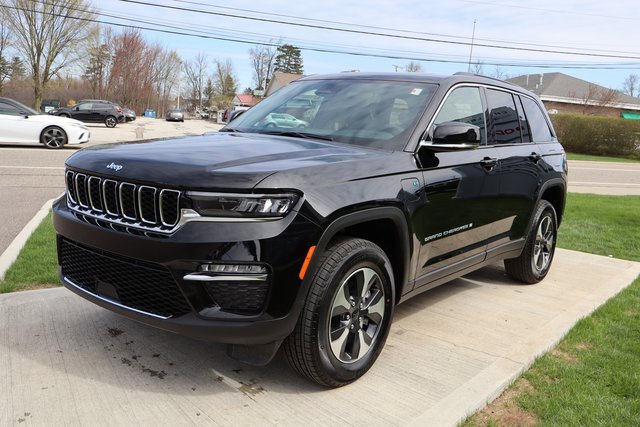 New 2025 Jeep Grand Cherokee Limited 4xe image 4