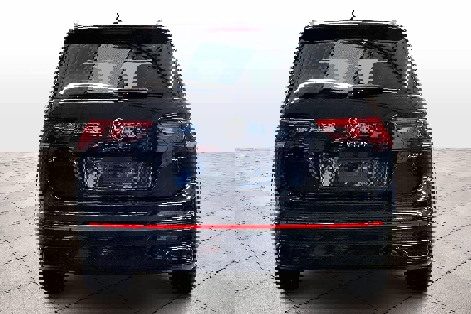 Used 2024 Volkswagen Tiguan SE R-Line image 7