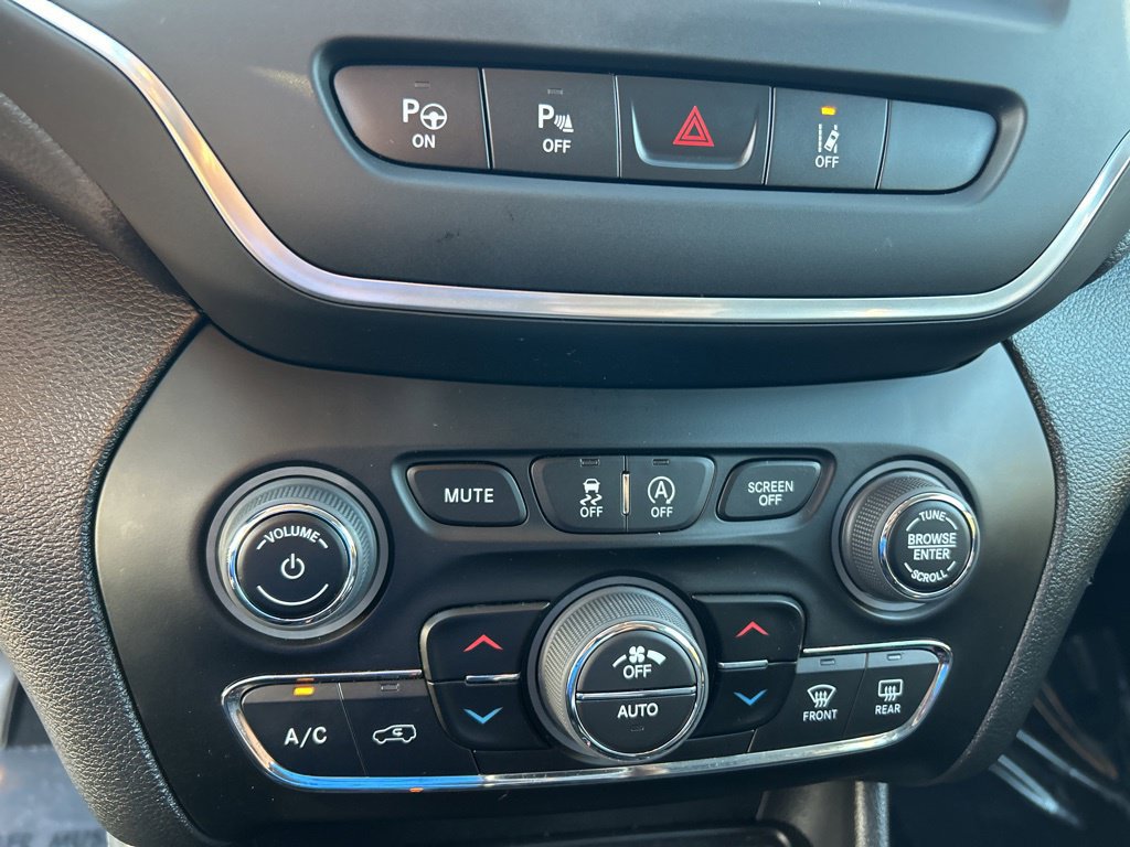 Certified 2023 Jeep Cherokee Altitude Lux AWD/4WD image 43
