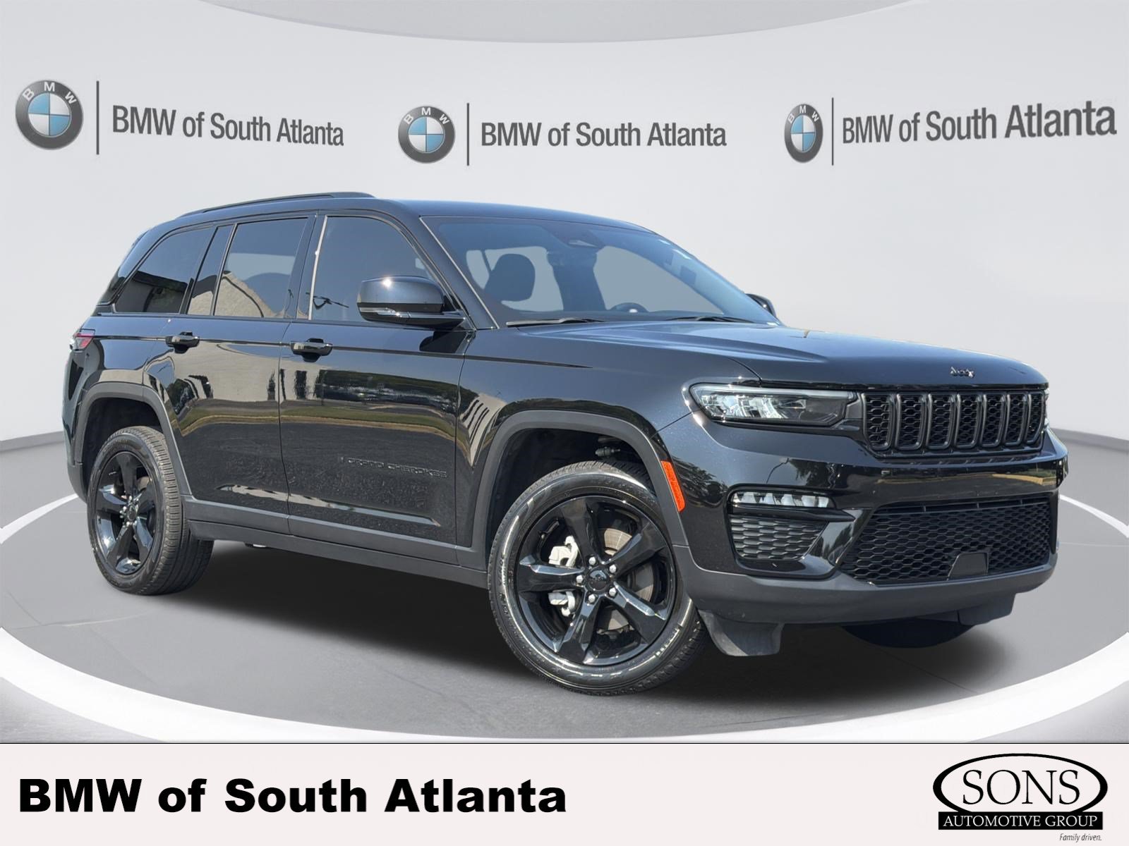 Used 2025 Jeep Grand Cherokee Limited w/ Black Appearance Package AWD/4WD image 1