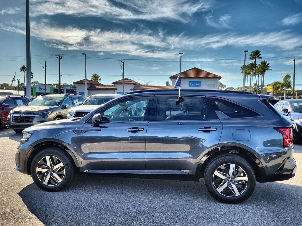 Used 2023 Kia Sorento S w/ Panoramic Sunroof Package image 8