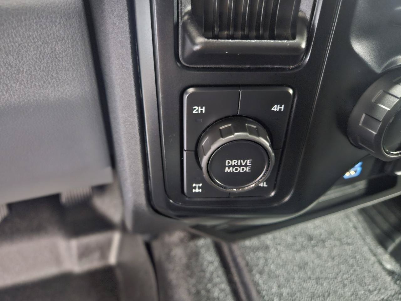 Used 2025 Ford F250 XL w/ FX4 Off-Road Package AWD/4WD image 18