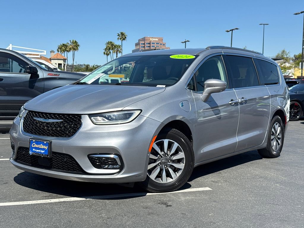 Used 2021 Chrysler Pacifica Touring-L image 2