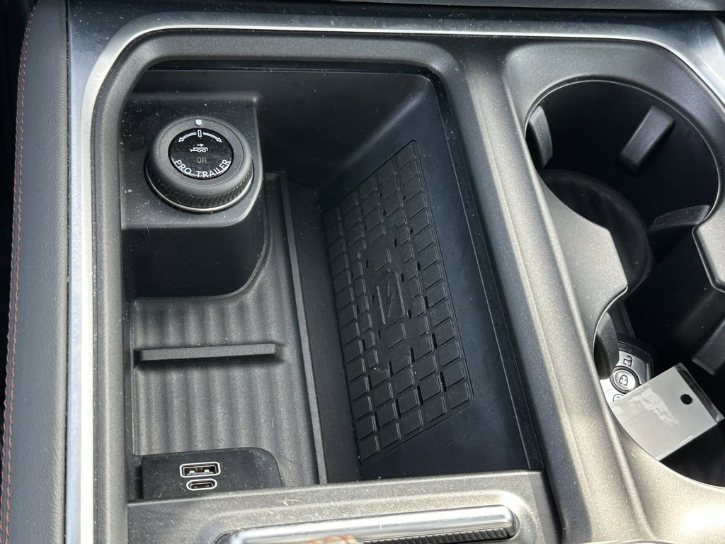 Used 2025 Ford Expedition Active image 34