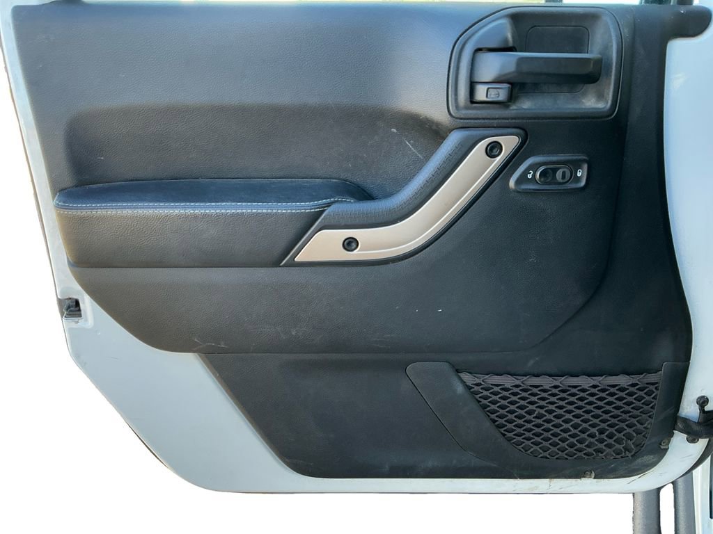 Used 2017 Jeep Wrangler Unlimited Rubicon image 23