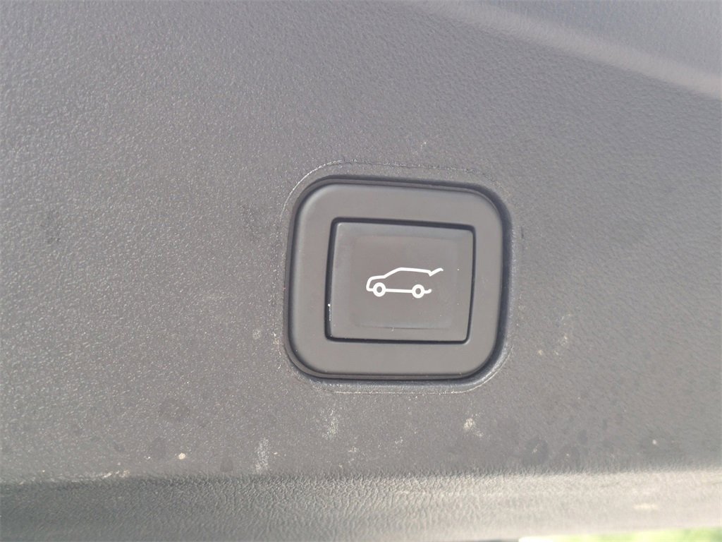 Used 2024 Cadillac Lyriq Luxury image 11