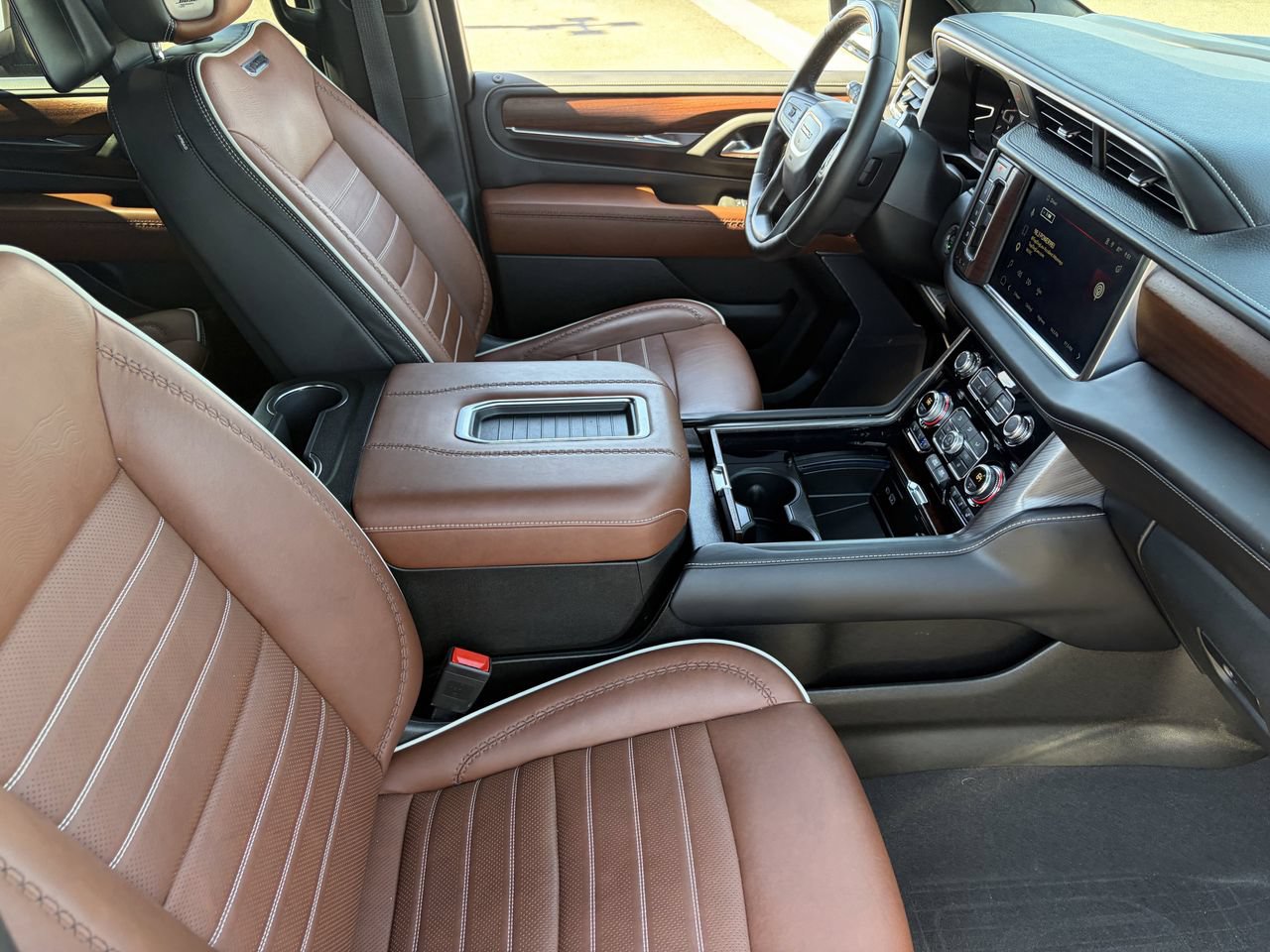 Used 2023 GMC Yukon XL Denali Ultimate w/ LPO, Floor Liner Package AWD/4WD image 10