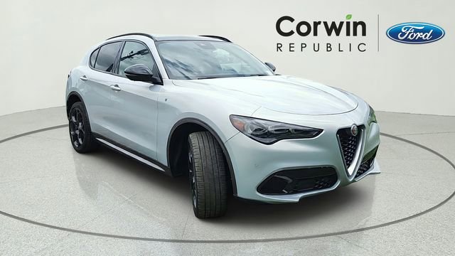 Used 2024 Alfa Romeo Stelvio Ti w/ Performance Driving Package AWD/4WD image 8