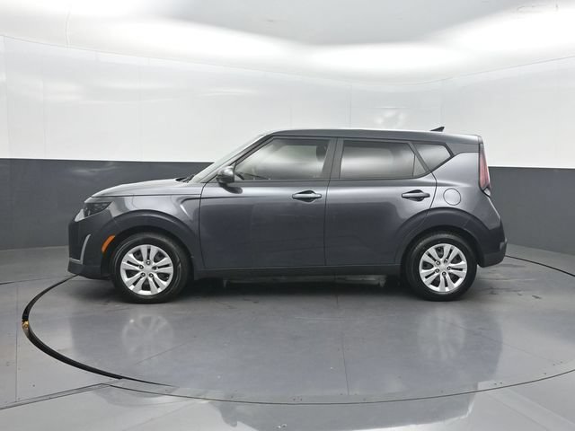 Used 2023 Kia Soul LX FWD image 2