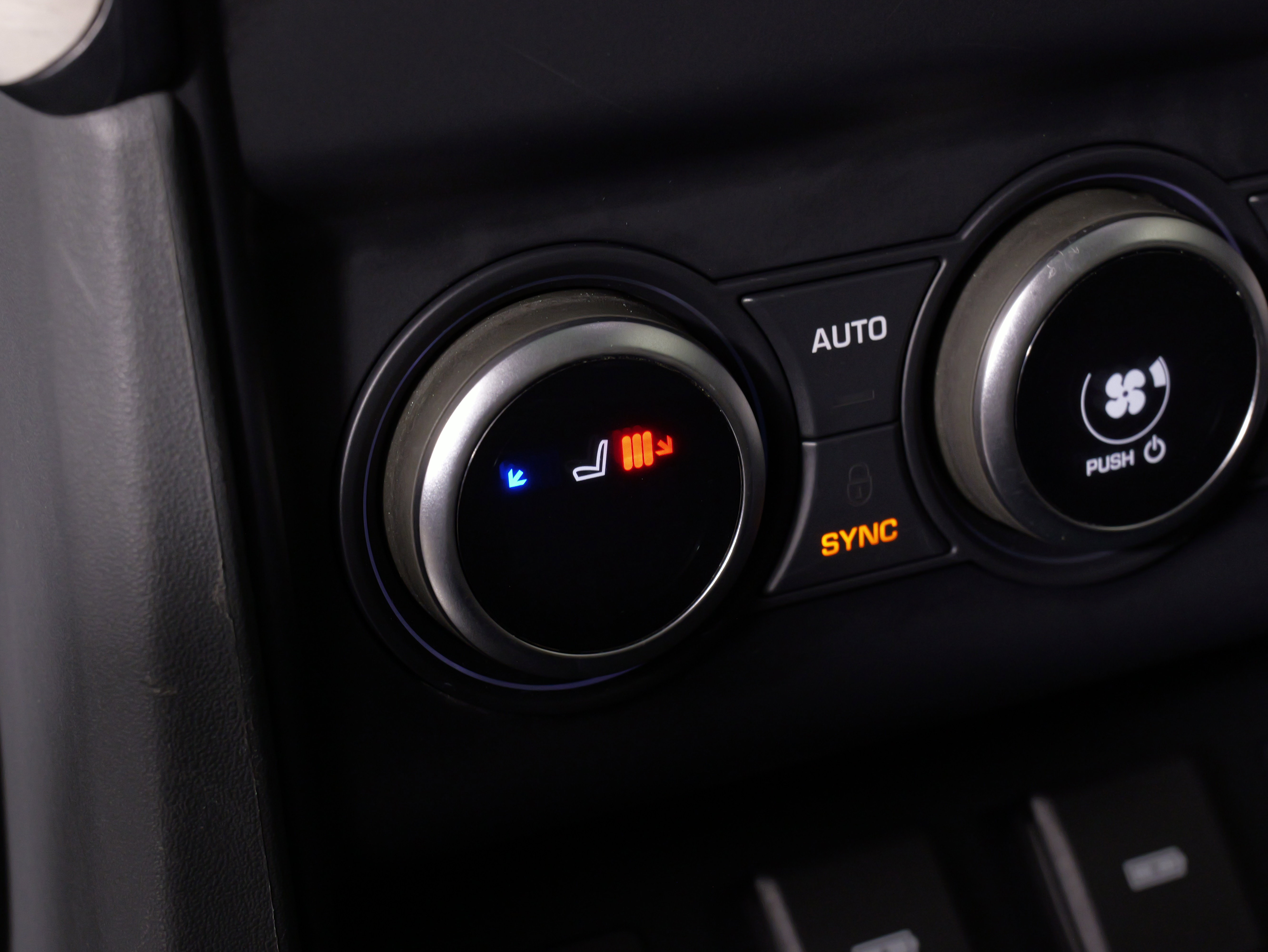 Used 2023 Land Rover Defender 130 S image 44