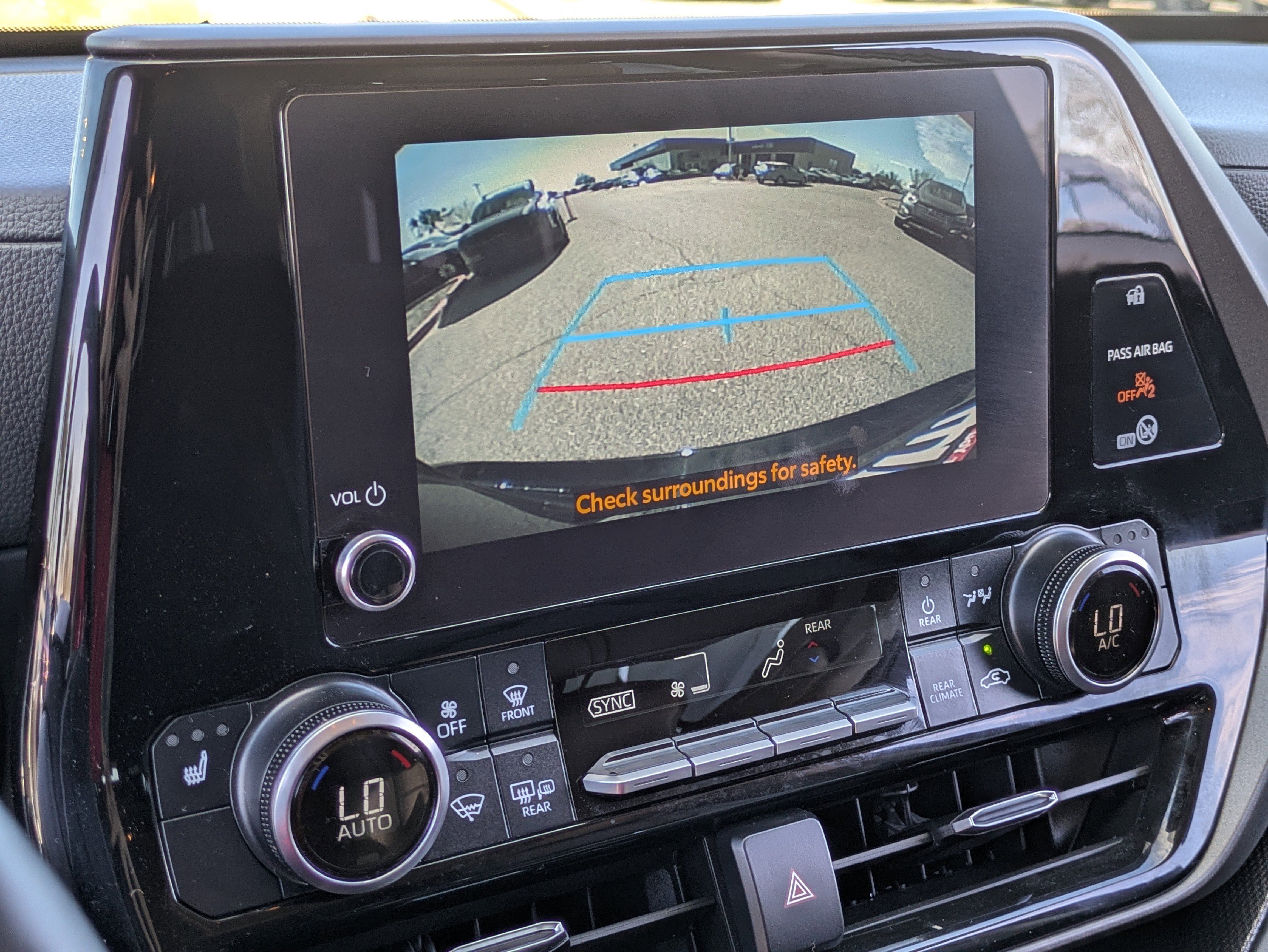 Used 2024 Toyota Highlander XLE image 26