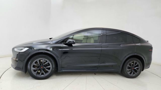 Used 2023 Tesla Model X image 3