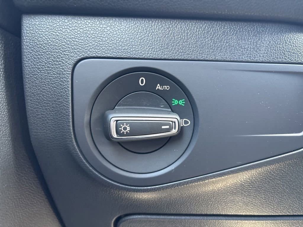 Used 2024 Volkswagen Tiguan SE image 27