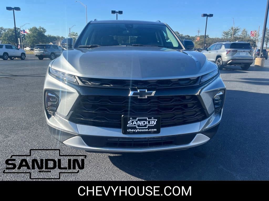 New 2025 Chevrolet Blazer LT w/ Midnight/Sport Edition FWD image 3