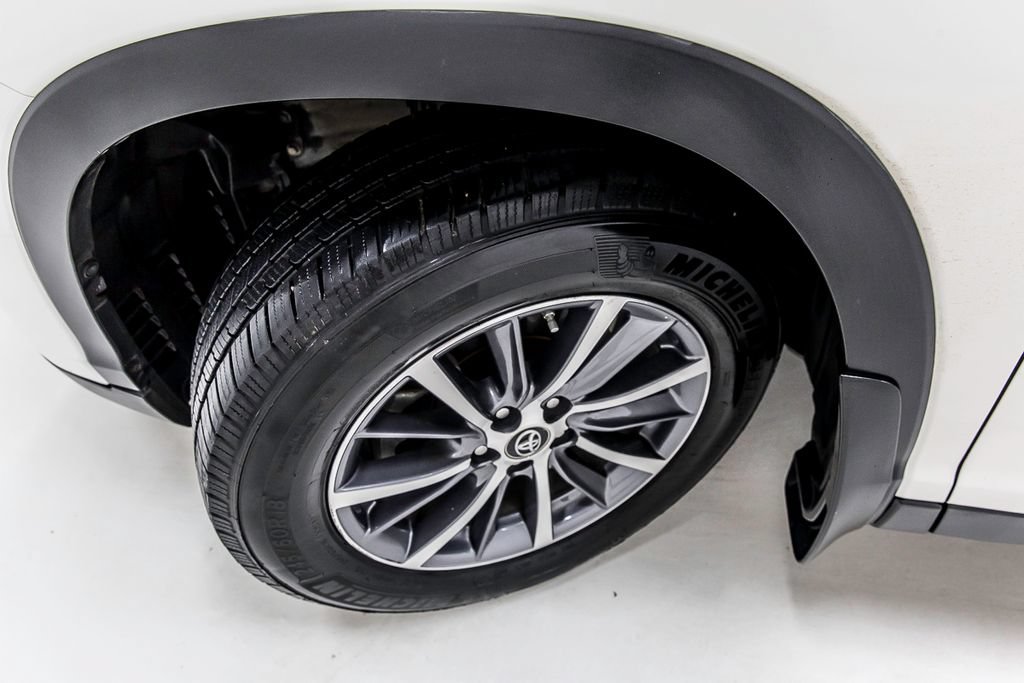 Used 2019 Toyota Highlander XLE AWD/4WD image 11