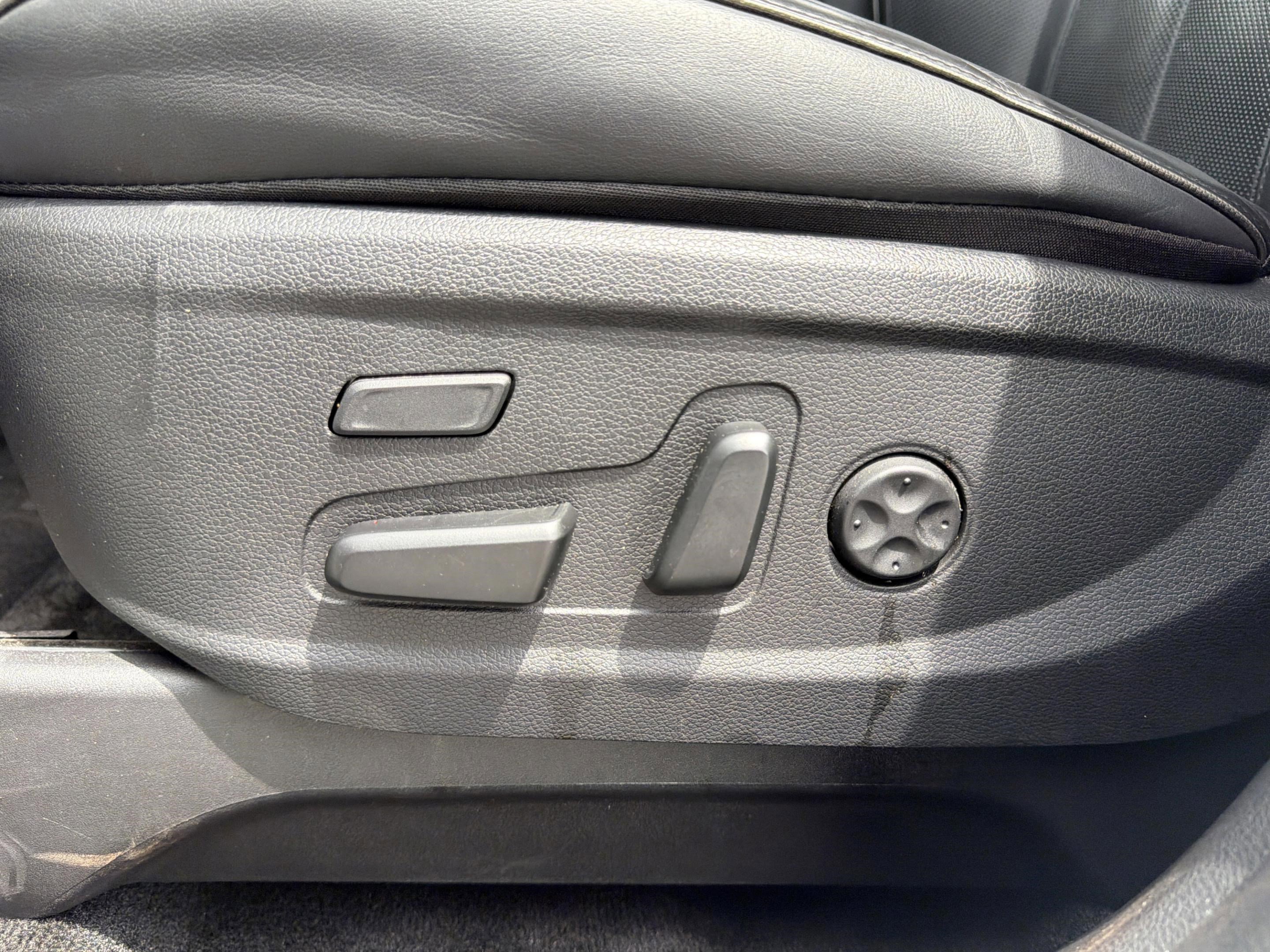 Used 2022 Hyundai Palisade Limited w/ Cargo Package FWD image 17