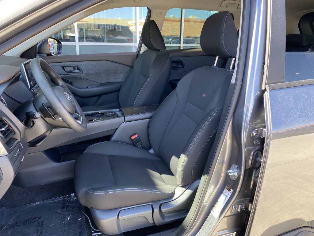 Used 2023 Nissan Rogue S image 12