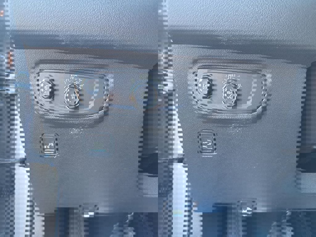 Used 2023 GMC Terrain SLE w/ Driver Convenience Package image 20