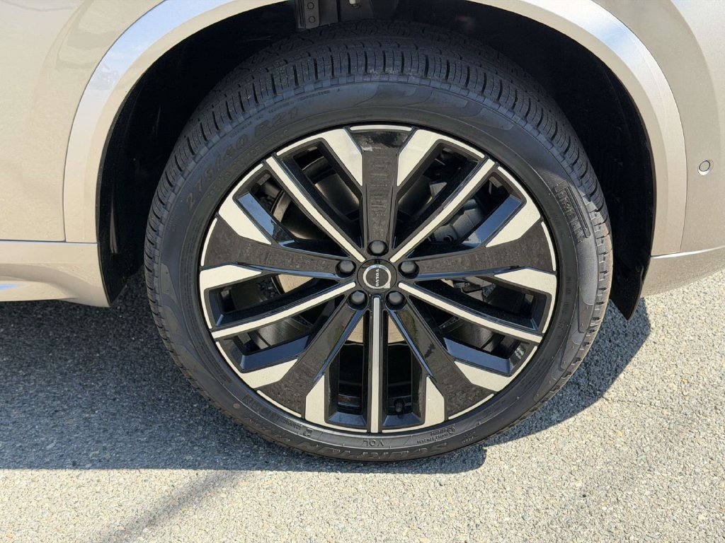 New 2026 Volvo XC90 B6 Plus w/ Protection Package AWD/4WD image 24