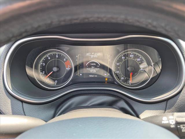 Used 2020 Jeep Cherokee Latitude Plus w/ Cold Weather Group AWD/4WD image 11