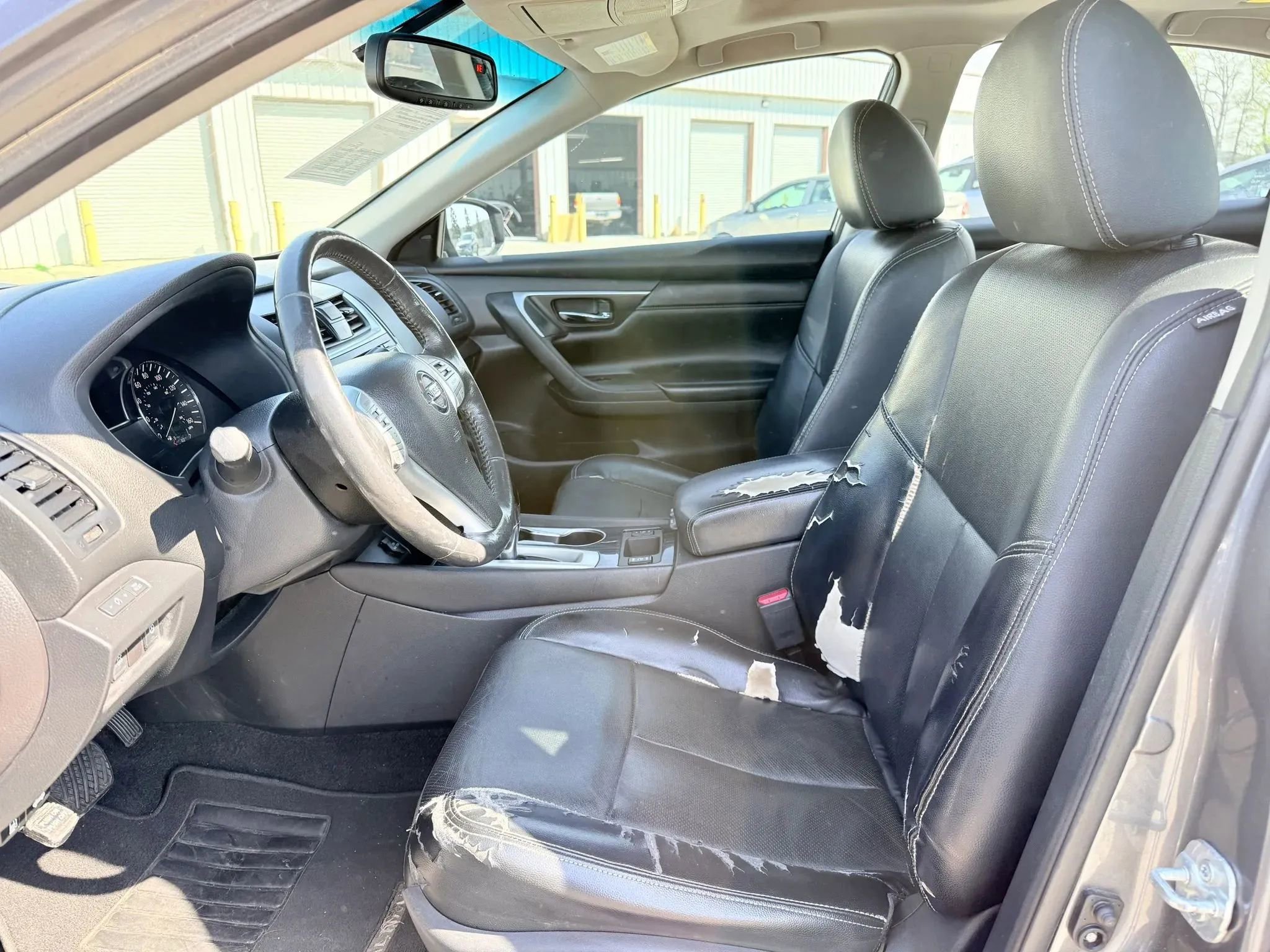 Used 2017 Nissan Altima 2.5 SL w/ Moonroof Package FWD image 2