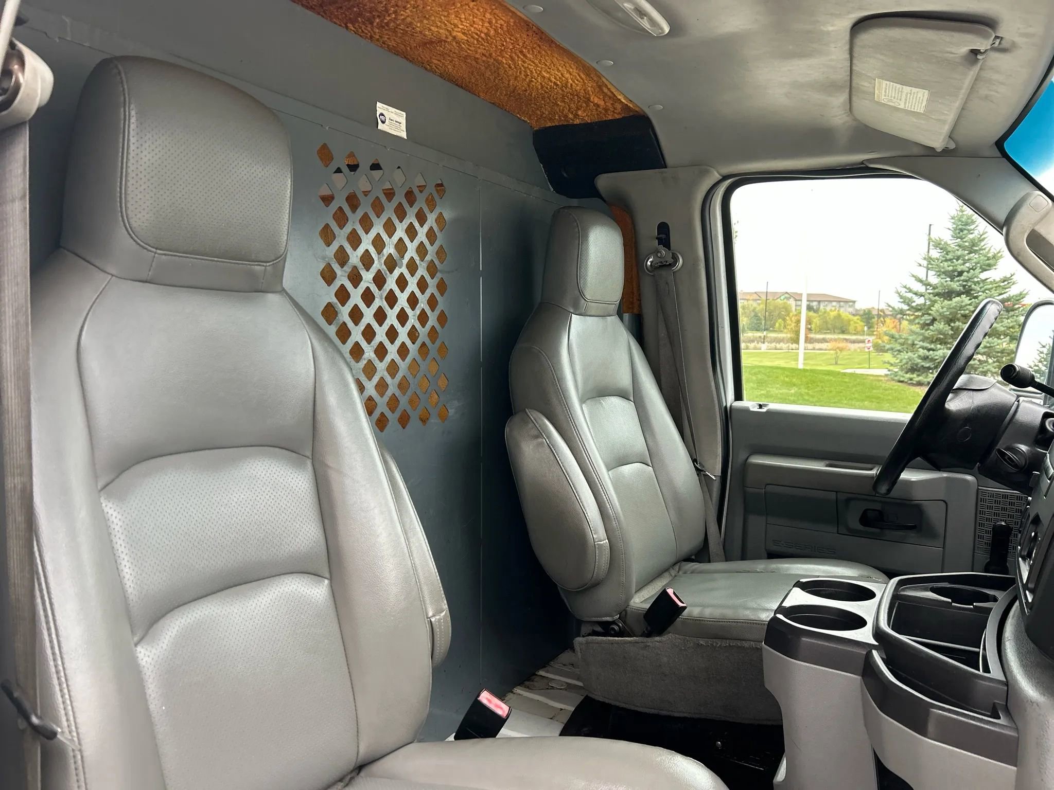 Used 2009 Ford E-350 and Econoline 350 Super Duty image 13