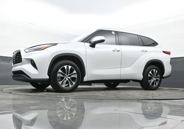 Used 2022 Toyota Highlander XLE image 26
