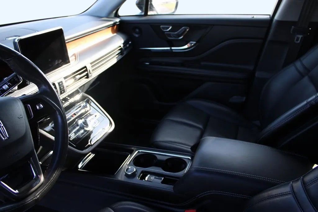 Used 2021 Lincoln Corsair Reserve w/ Equipment Group 201A image 12