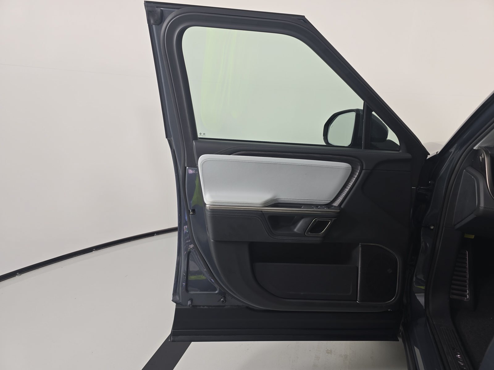 Used 2023 Rivian R1S Launch Edition Quad AWD/4WD image 16