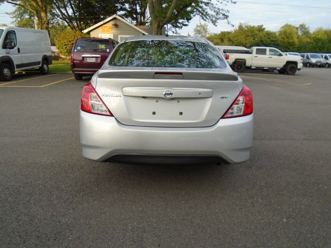 Used 2019 Nissan Versa SV image 5