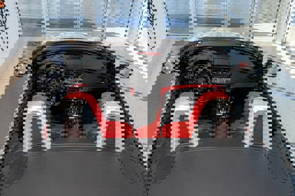 Used 2015 BMW Z4 sDrive35is image 24