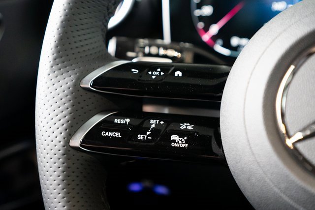 New 2025 Mercedes-Benz GLC 350e 4MATIC image 31