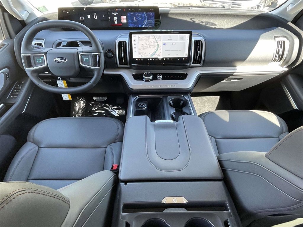 New 2025 Ford Expedition Active image 10