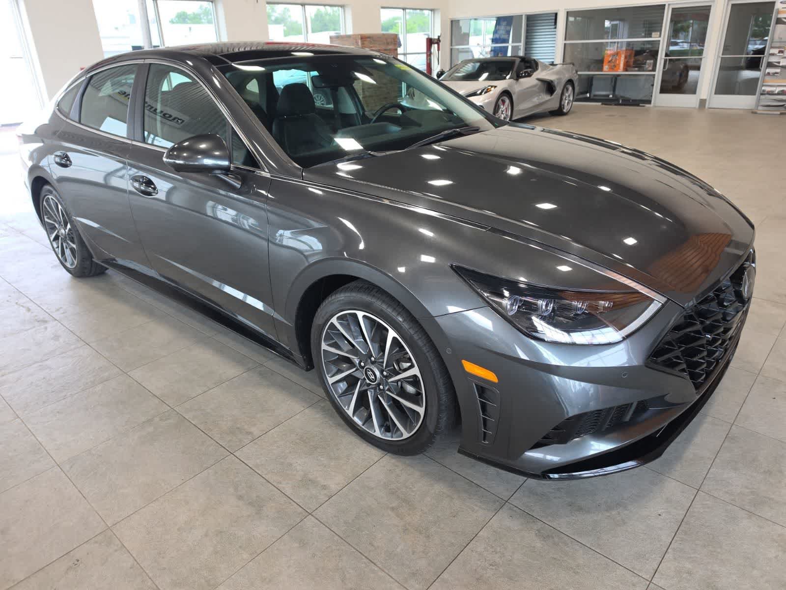 Used 2023 Hyundai Sonata Limited w/ Preferred Accessory Package FWD image 4