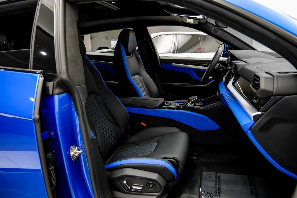 Used 2025 Lamborghini Urus SE AWD/4WD image 46