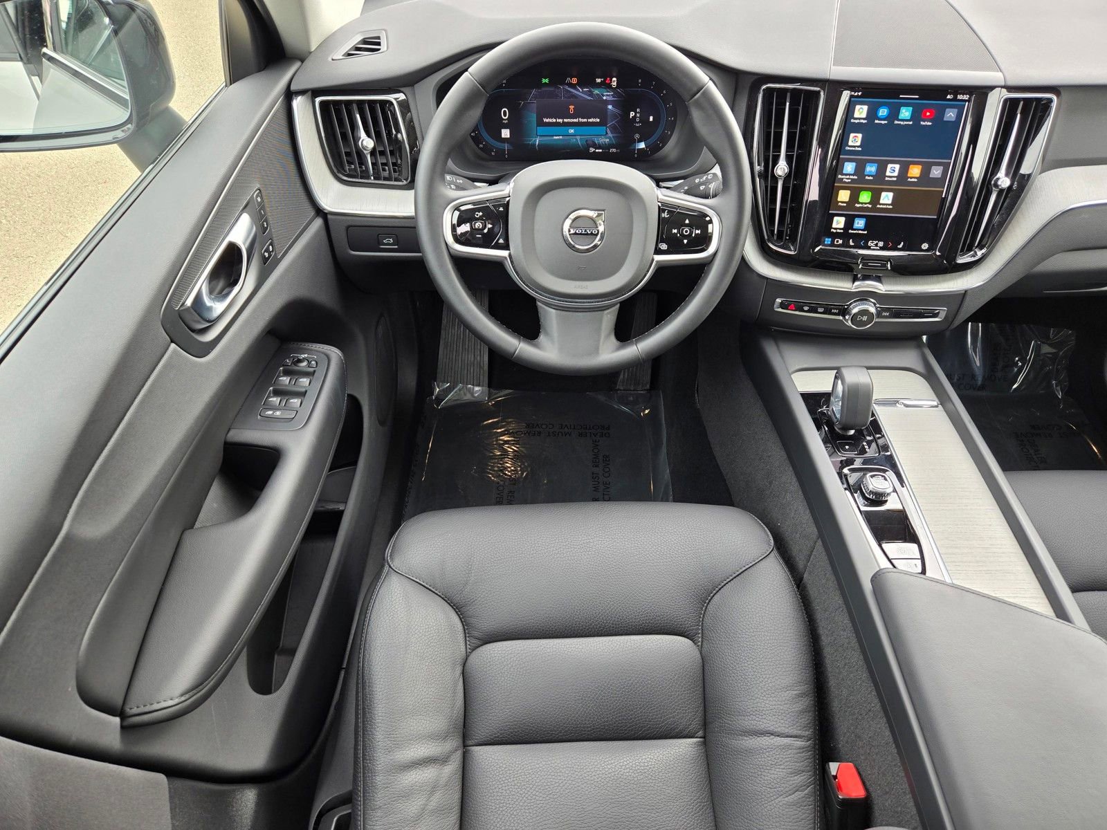 Used 2025 Volvo XC60 B5 Plus image 11