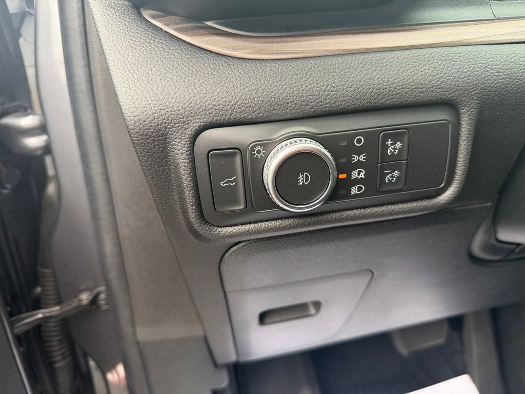 Used 2022 Ford Explorer Limited w/ Equipment Group 301A image 16