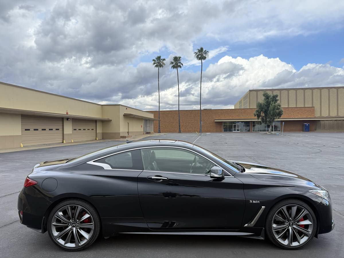 Used 2018 INFINITI Q60 Red Sport 400 w/ Sensory Package 3.0T Sport AWD/4WD image 8