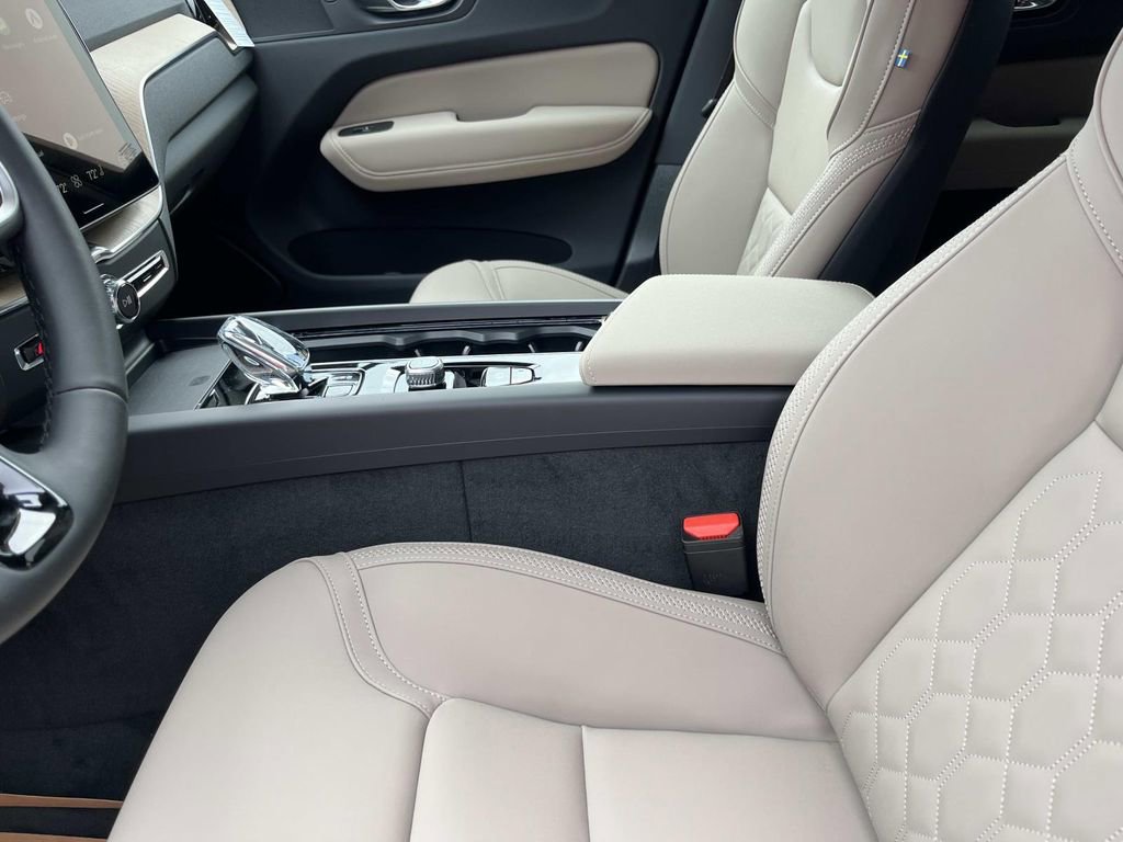 New 2026 Volvo XC60 B5 Core w/ Climate Package image 24