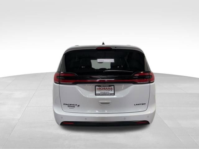 Certified 2025 Chrysler Pacifica Limited image 9