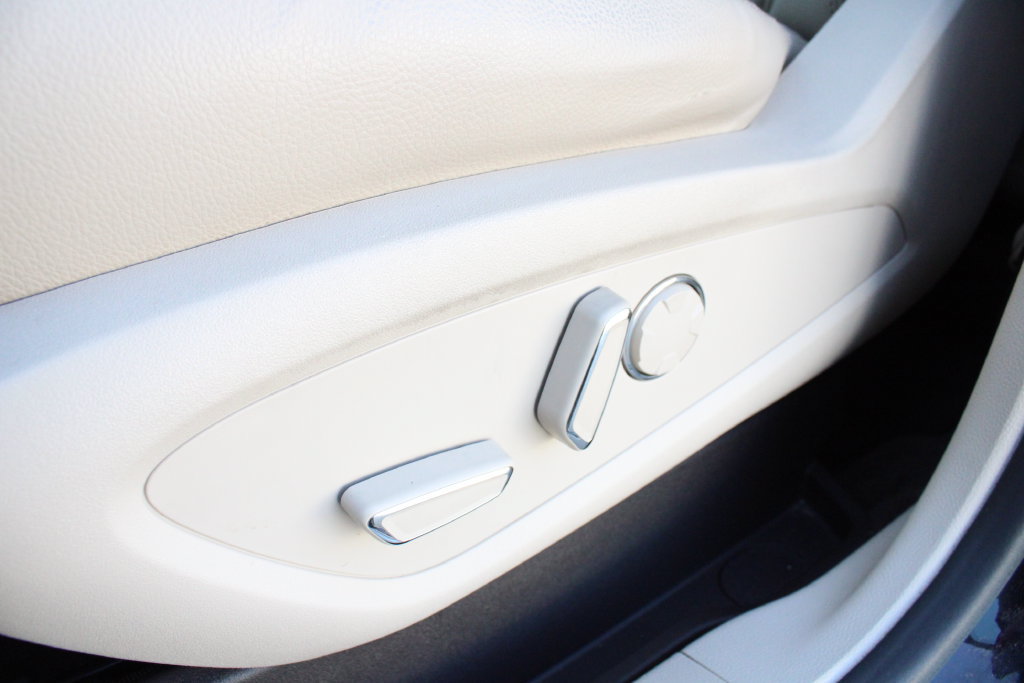 Used 2019 Lincoln MKC Premiere AWD/4WD image 3
