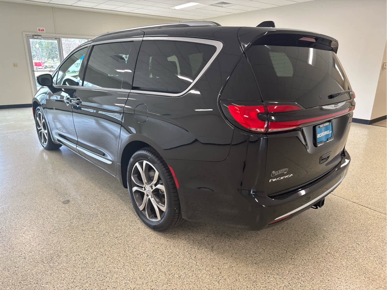 New 2026 Chrysler Pacifica Pinnacle FWD image 9