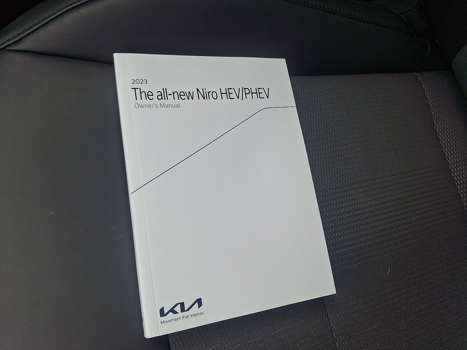 Used 2023 Kia Niro EX image 26