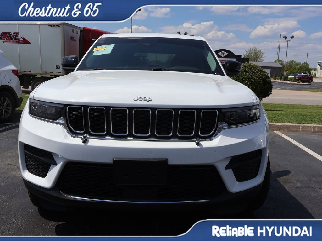 Used 2023 Jeep Grand Cherokee Laredo X image 9