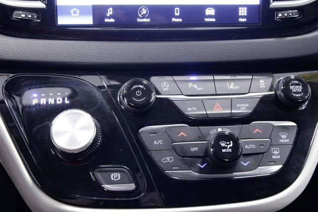 Used 2024 Chrysler Pacifica Touring-L image 34